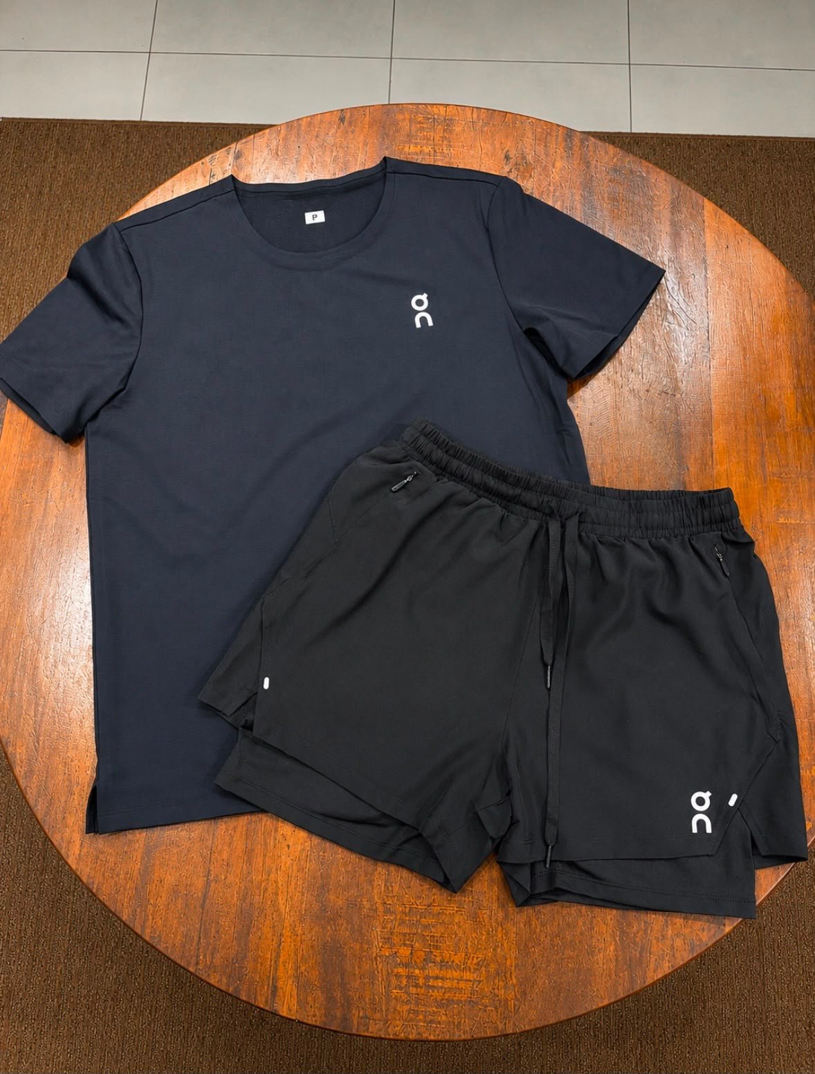 Conjunto ON preto camiseta e shorts esportivo